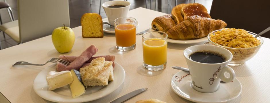 Brit Hotel Confort Le Limouzi Тюл Екстериор снимка