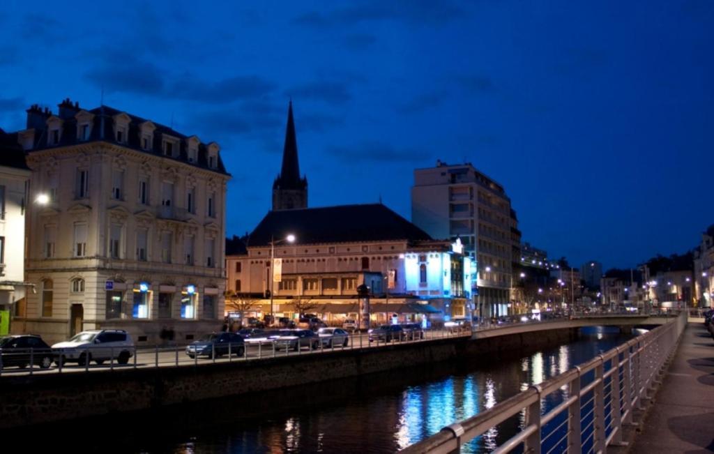 Brit Hotel Confort Le Limouzi Тюл Екстериор снимка
