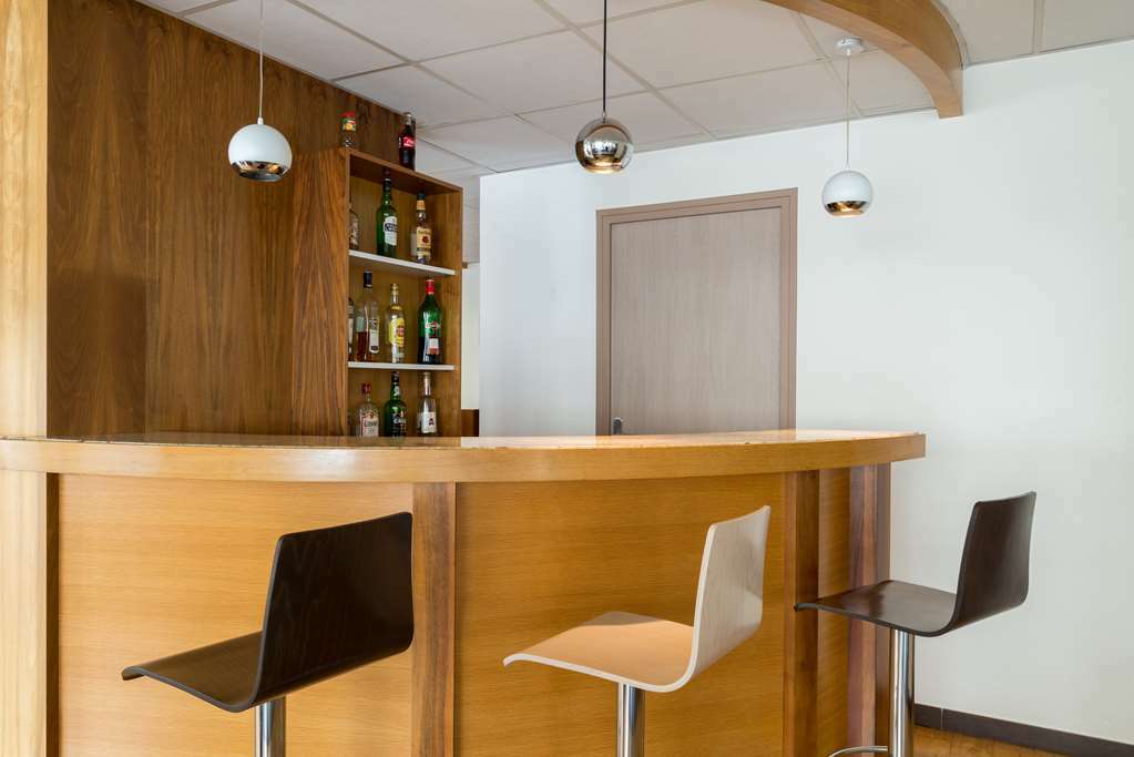 Brit Hotel Confort Le Limouzi Тюл Ресторант снимка